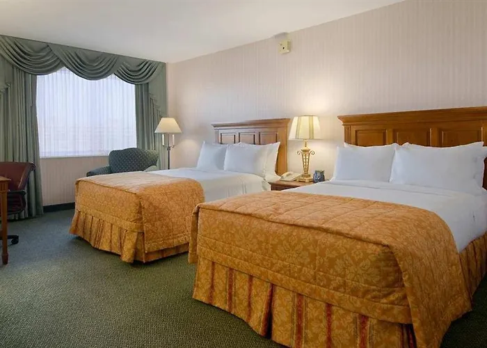 Doubletree By Hilton Naperville Отель Лайл