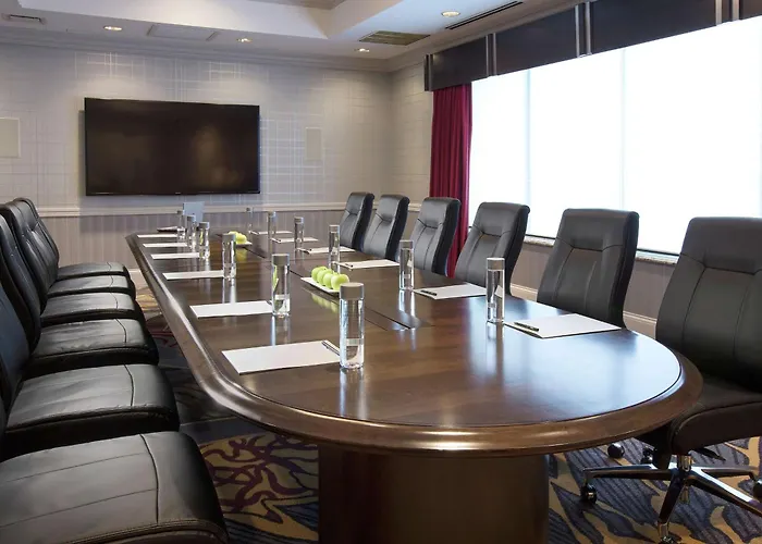 Hotel Doubletree By Hilton Naperville 3*