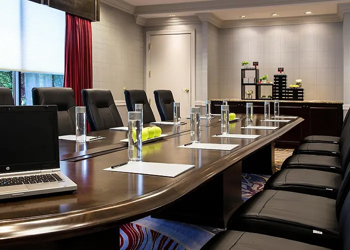 Hotel Doubletree By Hilton Naperville 3*